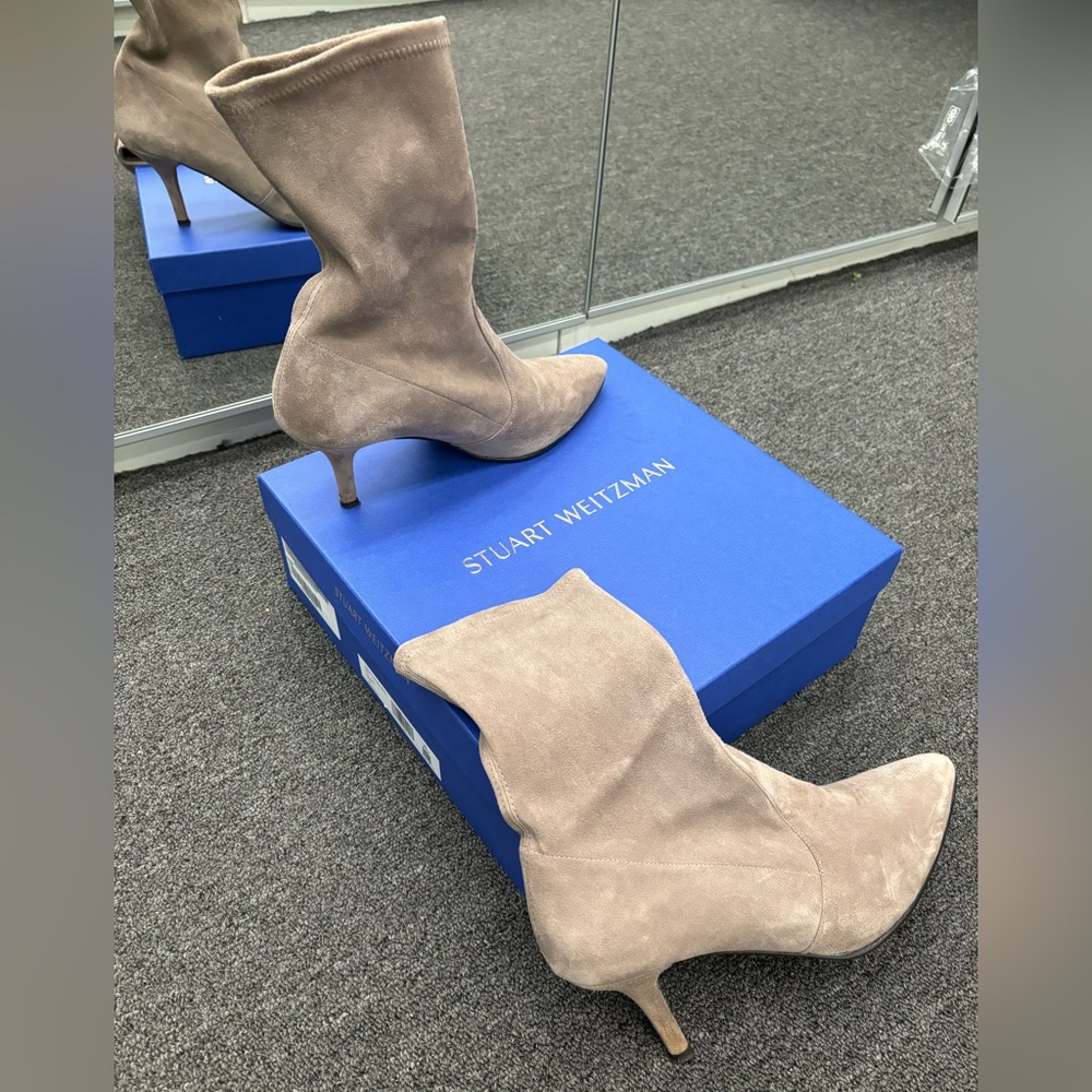 stuart weitzman cling bootie topo suede 9.5
